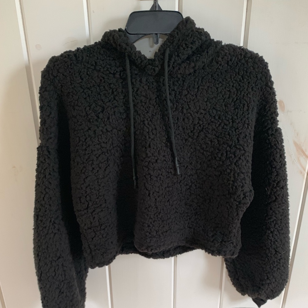 Fuzzy cropped hoodie